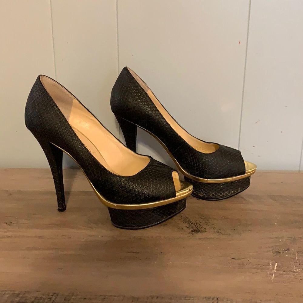 Enzo Angiolini Black & Gold Snakeskin Platform Heels Size 6.5
